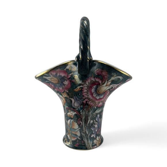 Vintage Hand-Painted Porcelain Basket Vase – Floral Gilt Design, Made in China - Picture 3 of 10
